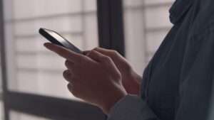 SMS Nzuri za Mapenzi za Kumfurahisha Mpenzi Wako
